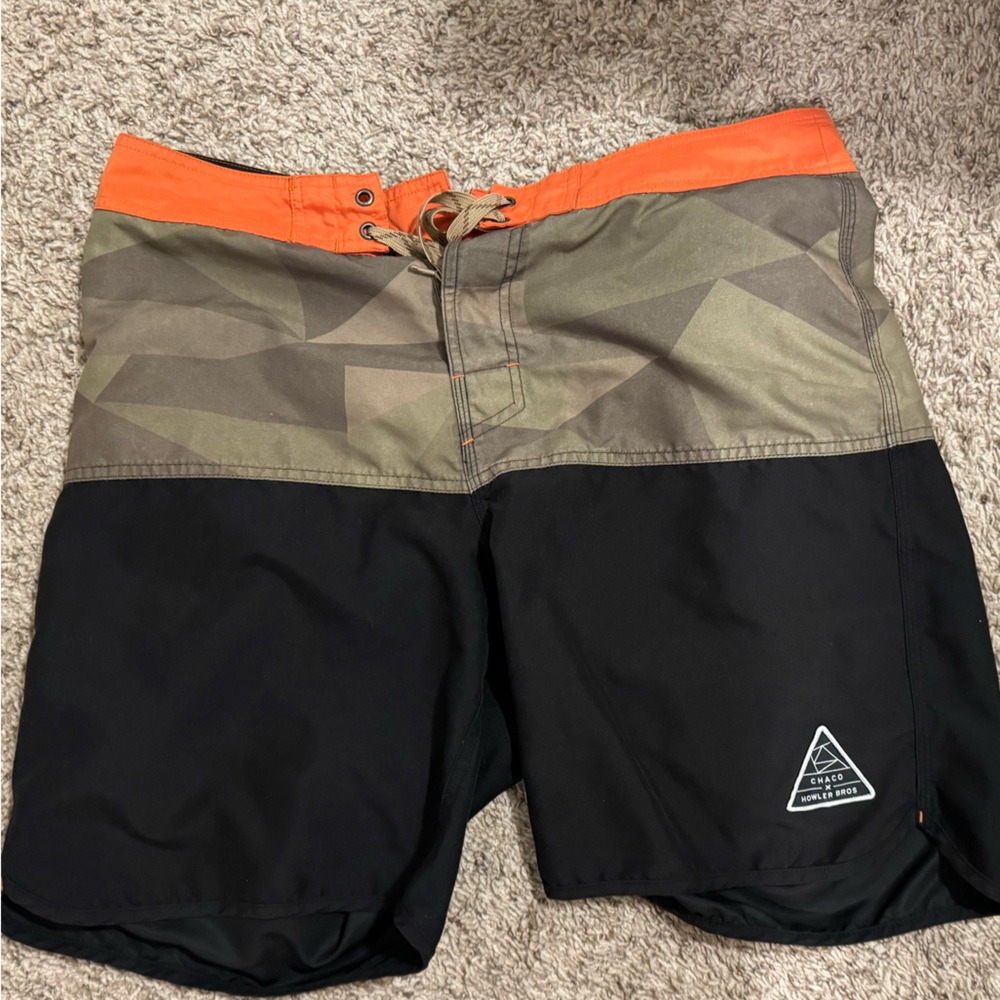 Men’s 36 Chaco X Howler Brothers colab boardshort